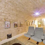 Paris Hideaway, Private Cinema - Gethosted