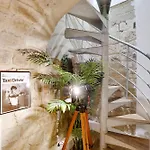 Paris Hideaway, Private Cinema - Gethosted